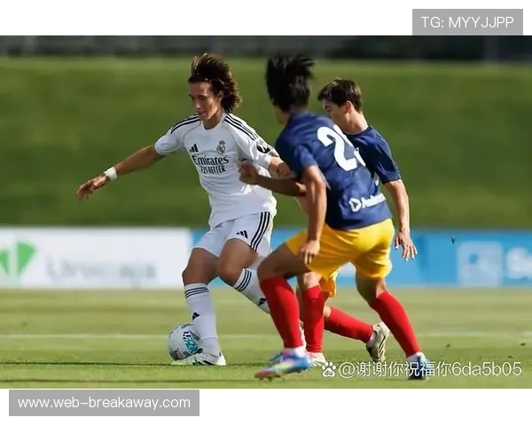 皇马后卫米利唐、吕迪格继续伤缺,防线面临考验。 皇马后卫米利唐、吕迪格继续伤缺,防线面临考验。